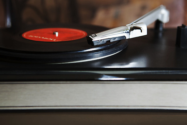 포토 JPG 해외이미지 디자인 음악 백그라운드 놀이 사람없음 그래픽 빨간색 라벨 검은색 소리 장비 회색 과학기술 수확 혼합 갑판 DJ 클럽 복고 전자 롤 오디오 아날로그 70대 축음기 비닐 턴테이블 구식 돌리기 뮤지컬 선로 옛날 플레이어 유흥 해외202004 해외포토 노년 컬러 음향기기 농업 배_교통 모션 재질 문화예술 프레임 기술 전자제품 골동품 파일형식 이미지허브