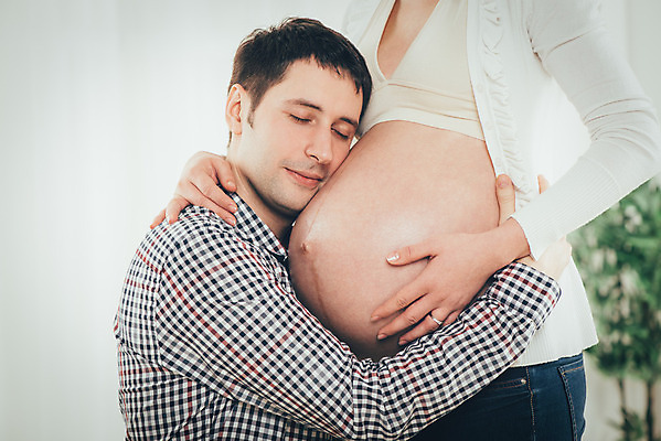 포토 JPG 해외이미지 커플 행복 가족 포옹 엄마 함께함 사랑 한명 가로 임산부 임신 터치 잡기 아빠 쓰다듬기 해외202004 해외포토 1 감정 컨셉 관계 안기 모션 사람 파일형식 이미지허브