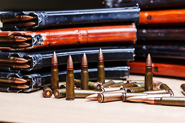 포토 JPG 해외이미지 무기 안내 경비 사람없음 빛 금속 힘 총 껍질 원형 보호 잡지 위험 충돌 가득함 오브젝트 군용 전쟁 육군 총알 놋쇠 러시아인 소비에트 폭행 해외202004 해외포토 도형 서양인 컨셉 재질 군대 안전 간행물 폭력 범죄 파일형식 이미지허브