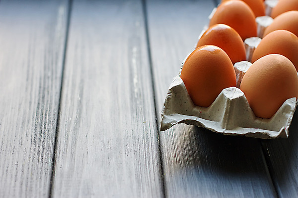 포토 JPG 해외이미지 종이 음식 백그라운드 재료 텍스트 자연 탁자 쟁반 요리 안전 사람없음 상자 갈색 우주 계란 검은색 식사 치킨 껍질 신선 아침식사 보호 상품 컨테이너 먹기 유기농 질감 날것 패키지 짐싸기 단백질 생식 암탉 줄서기 해외202004 해외포토 웰빙 산업 컬러 가구 컨셉 모션 알 닭 암컷 생태계 닭고기요리 영양소 파일형식 이미지허브