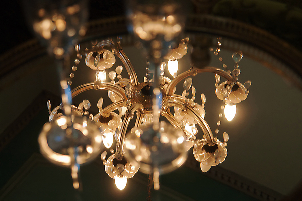 포토 JPG 해외이미지 조명 실내 사람없음 화려 고급 우아함 크리스탈 샹들리에 해외202004 해외포토 컨셉 내부 광석 파일형식 이미지허브