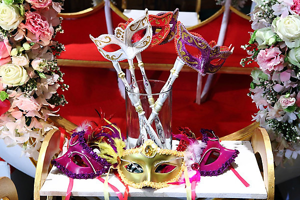 포토 JPG 해외이미지 전통 드레스 여자 꽃 얼굴 백그라운드 크리스마스 추상 휴가 새로움 가면 미술 사람 사람없음 장식 컬러풀 파티 머리 검은색 축제 어둠 희망 이탈리아 꿈 할로윈 흰색 축하 황금 신비 연도 입술 질감 복고 베네치아 공상 해외202004 해외포토 식물 옷 기념일 감정 유럽 컬러 컨셉 무늬 문화예술 이벤트 신체부위 파일형식 이미지허브