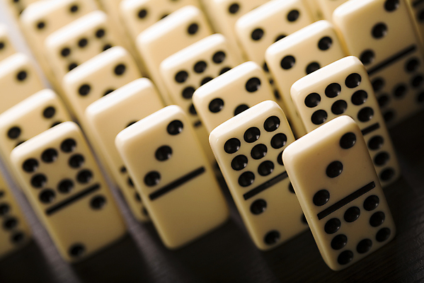 포토 JPG 해외이미지 서기 사람없음 아웃포커스 도미노 해외202004 해외포토 모션 촬영기법 파일형식이미지허브 