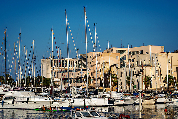 포토 JPG 해외이미지 유럽 바다 여행 하늘 휴가 항해 사람없음 야외 물 항구 이탈리아 보트 지중해 포트 해외202004 해외포토 자연요소 나라 배_교통 교통시설 파일형식 이미지허브