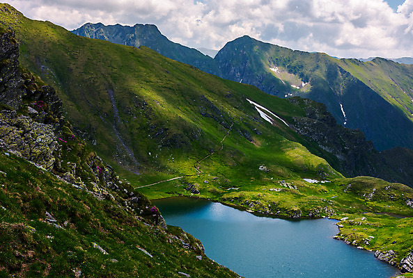 포토 JPG 해외이미지 구름 호수 여행 자연 산 풍경 사람없음 야외 물 여름 여행객 꿈 빙하 루마니아 인기 해외202004 해외포토 자연요소 계절 유럽 사람 생태계 파일형식 이미지허브