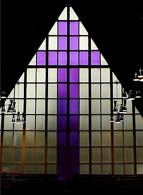 포토 JPG 해외이미지 디자인 종교 십자가 창문 유리 사람없음 교회 얼룩 심볼 해외202004 해외포토 종교건축 재질 건물 파일형식 이미지허브