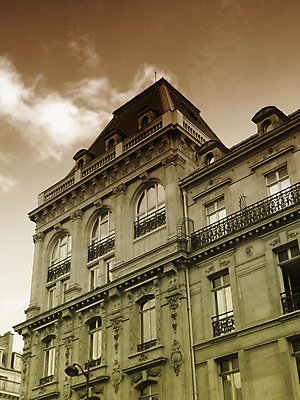 포토 JPG 해외이미지 창문 지붕 부동산 사람없음 건물 프랑스 발코니 프랑스어 스타일 파리(프랑스) 해외202004 해외포토 문자 건축물 유럽 재산 파일형식 이미지허브