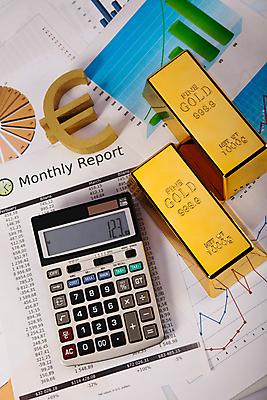 포토 JPG 해외이미지 그래프 실내 사람없음 금융 계산기 유로 황금 보고서 금괴 해외202004 해외포토 돈 문구용품 내부 경제 장비 파일형식 이미지허브