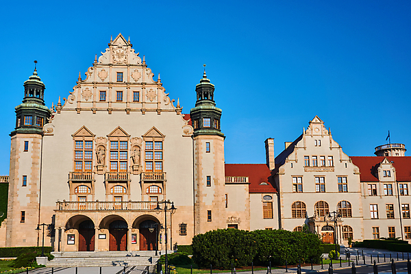 포토 JPG 해외이미지 유럽 조각 건축양식 창문 하늘 사람없음 건물 조각상 계단 탑 발코니 기둥 도시 대학교 폴란드 객석 해외202004 해외포토 건축물 건축 나라 학교 조형물 파일형식 이미지허브
