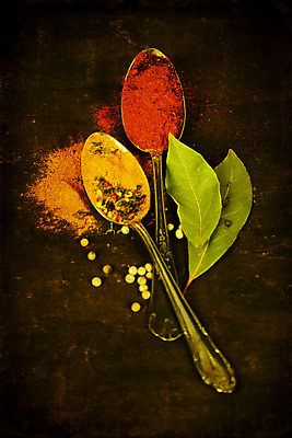 포토 JPG 해외이미지 템플릿 디자인 포스터 백그라운드 고추 탁자 파프리카 프레임 건강 요리 미술 씨앗 사람없음 목재 빨간색 컬러풀 노란색 금속 숟가락 덮개 기구 신선 양념 조미료 신용카드 은색 인쇄 가루 허브 향신료 질감 레이아웃 매움 소금 향 후추 카레 성분 생강 마살라 옛날 월계수 강황 해외202004 해외포토 나무 식물 음식 컬러 가구 채소 식재료 재료 재질 문화예술 수저 금융 뚜껑 맛 향미료 파일형식 이미지허브