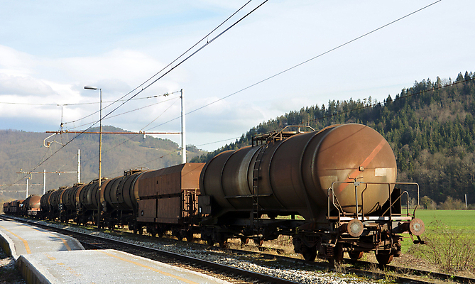 포토 JPG 해외이미지 산업 교통수단 교통시설 사람없음 뒷모습 장비 거래 기차 액체 휘발유 위험 비만 물류 해외202004 해외포토 육상교통 뷰포인트 교통 컨셉 대중교통 석유 몸매 시설 파일형식 이미지허브