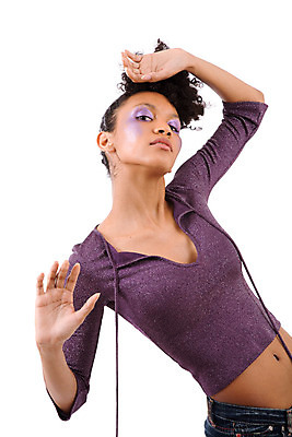 포토 JPG 해외이미지 여자 한명 사람 유행 보라색 화장품 흰배경 고립 해외202004 해외포토 1 컬러 백그라운드 뷰티 흰색 파일형식 이미지허브