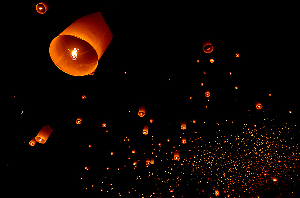 포토 JPG 해외이미지 사람없음 야외 빛 야간 풍등 풍등날리기 풍등놀이 풍등행사 풍등축제 해외202004 해외포토 자연요소 놀이 조명 이벤트 등축제 파일형식 이미지허브