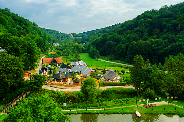 포토 JPG 해외이미지 나무 식물 구름 공원 유럽 길 여행 백그라운드 잎 자연 벽지 산 풍경 사람없음 야외 목재 초록색 여름 강 계곡 바위 숲 지역 광택 폴란드 내추럴 전국 수평선 해외202004 해외포토 자연요소 계절 공공시설 나라 컬러 재료 돌_바위 생태계 파일형식 이미지허브