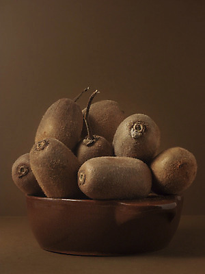 포토 JPG 해외이미지 식물 열매 음식 조각 과일 재료 디저트 건강 키위 씨앗 사람없음 목재 초록색 여름 어둠 시골 신선 원형 달콤 맛 유기농 내추럴 숙성 식용 채식주의자 해외202004 해외포토 도형 나무 웰빙 계절 컬러 컨셉 채식 파일형식 이미지허브