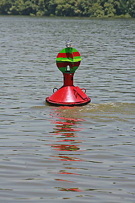 포토 JPG 해외이미지 1 산업 호수 선 바다 여행 백그라운드 오렌지 낚시 항해 핀란드 어류 안전 사람없음 빨간색 물 파란색 강 컬러풀 항구 침묵 장비 도구 잡기 보트 작음 신호등 오브젝트 사인 싱글 상업 해군 포트 네비게이션 부표 그만 주목 헬프 해외202004 해외포토 자연요소 컬러 배_교통 과일 교통시설 모션 레저 군대 북유럽 수중동물 소리 도움 크기 파일형식 이미지허브