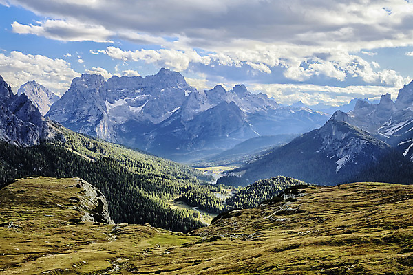 포토 JPG 해외이미지 나무 유럽 여행 자연 하늘 휴가 산 풍경 사람없음 야외 초록색 여름 계곡 맑음 놀람 이탈리아 하이킹 안개 가을 시골 숲 알프스 북쪽 침엽수 전나무 남쪽 절정 해외202004 해외포토 식물 계절 감정 나라 컬러 레저 날씨 표정 방향 생태계 파일형식 이미지허브