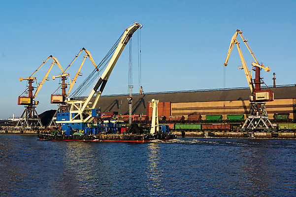포토 JPG 해외이미지 구름 산업 바다 비즈니스 하늘 굴뚝 사람없음 물 일출 금속 항구 기계 황혼 새벽 수리 제조 큼 철 조선소 기중기 상업 리프트 포트 무거움 공학 라트비아 철강 해외202004 해외포토 자연요소 교육 교통시설 재질 북유럽 노을 일몰 중장비 무게 크기 파일형식 이미지허브