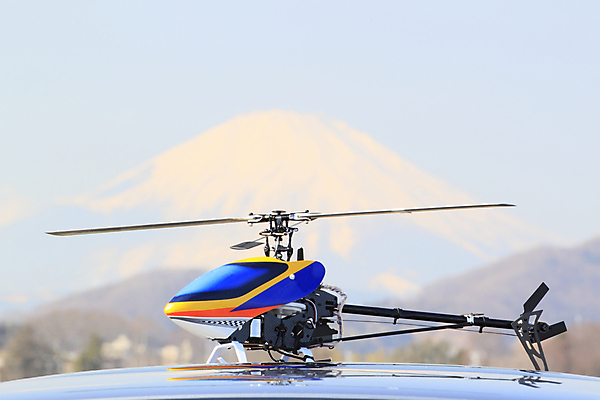 포토 JPG 해외이미지 모델 백그라운드 취미 사람없음 장난감 노란색 기계 미니어처 게임 헬리콥터 통제 속도 라디오 프로펠러 현실 해외202004 해외포토 컬러 놀이 비행기 전자제품 모형 파일형식 이미지허브