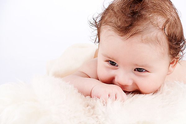 포토 JPG 해외이미지 백인 응시 얼굴 사랑 한명 사람 근접촬영 아기 해외202004 해외포토 서양인 1 시선 감정 뷰포인트 신체부위 파일형식 이미지허브