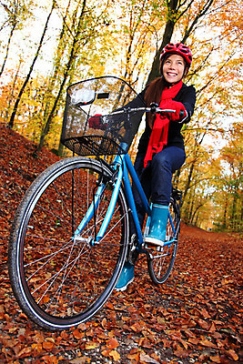 포토 JPG 해외이미지 라이프스타일 여자 행복 도로 스포츠 여행 자연 휴가 휴식 산 건강 한명 사람 동양인 성인 야외 운동 자전거 중국 시골 바퀴 숲 헬멧 순환 사이클링 바이킹 해외202004 해외포토 1 감정 아시아 길 컨셉 교통시설 모션 인종 생활 바이크 보호장비 육상스포츠 생태계 파일형식 이미지허브