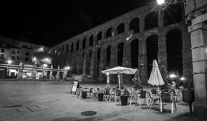 포토 JPG 해외이미지 문화 여행 벽돌 전등 흑백 석조 사람 사람없음 마을 블록 도시 중세 스페인 야간 저녁 타일 정사각형 방문 타운 공학 단계 구식 로마인 수도교 옛날 해외202004 해외포토 자연요소 도형 교육 유럽 조명 촬영기법 인종 다리_건축물 역사 파일형식 이미지허브