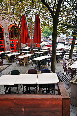 포토 JPG 해외이미지 식물 유럽 문화 커피 음료 음식 바다 여행 의자 건축양식 창문 탁자 휴가 거리 사람없음 야외 건물 목재 빨간색 여름 식당 이탈리아 카페 식탁보 흰색 도시 바 고급 서비스 네덜란드 정사각형 운하 장면 무료 옛날 해외202004 해외포토 도형 나무 건축물 계절 건축 나라 컬러 가구 컨셉 재료 상점 파일형식 이미지허브