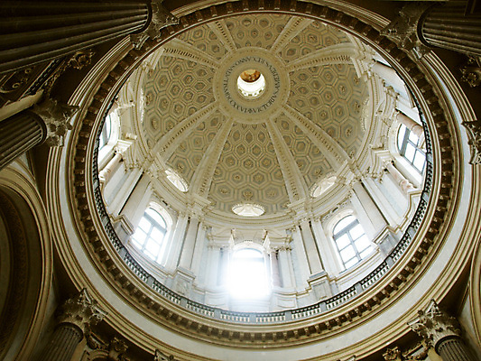 포토 JPG 해외이미지 건축양식 사람없음 내부 빛 태양 교회 이탈리아 수확 클래식 정상 언덕 복고 산기슭 바로크 바실리카 옛날 피에몬테 해외202004 해외포토 자연요소 건축 유럽 컨셉 농업 종교건축 산 건물 파일형식 이미지허브