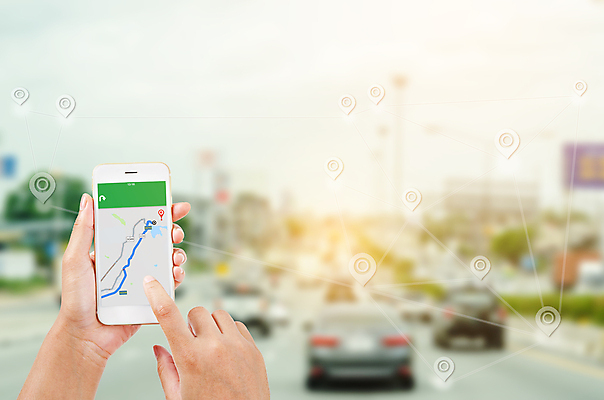 포토 JPG 해외이미지 손 도로 여행 컨셉 지도 인터넷 비즈니스 통신 자동차 모바일 미래 거리 사람없음 건물 스마트폰 도시풍경 글로벌 골짜기 인공위성 잡기 도시 도심 어플리케이션 연결 방향 지역 네비게이션 혁명 GPS 루트 방법 가상 항해사 해외202004 해외포토 직업 건축물 길 육상교통 교통시설 모션 자연 풍경 신체부위 핸드폰 스마트기기 파일형식 이미지허브