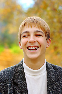 포토 JPG 해외이미지 나무 백인 1 학생 라이프스타일 옷 계절 공원 행복 얼굴 남학생 자연 휴식 한명 서기 웃음 소년 야외 10대 노란색 활발 흰색 숲 10월 내추럴 히스테리 해외202004 해외포토 서양인 식물 공공시설 남자 감정 어린이 컬러 컨셉 모션 청소년 표정 사람 생활 신체부위 날짜 생태계 파일형식 이미지허브