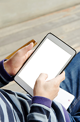 포토 JPG 해외이미지 손 남자 백그라운드 인터넷 비즈니스 통신 관리 사람없음 노트북 컴퓨터 알약 디지털 스크린 검은색 공백 터치 흰색 잡기 패드 해외202004 해외포토 컬러 모션 사람 신체부위 전자제품 약 파일형식 이미지허브