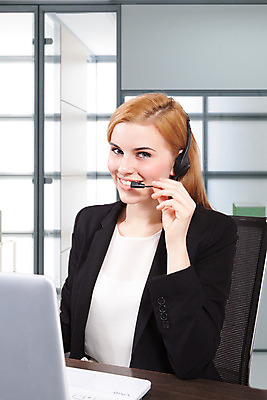 포토 JPG 해외이미지 스튜디오촬영 백인 직업 응시 여자 행복 얼굴 음향기기 비즈니스 청소년 커뮤니케이션 기술 한명 웃음 정장 두명 헤드폰 듣기 흰색 도움 비즈니스우먼 전문직 마이크 서비스 흰배경 긍정 텔레마케팅 안내원 비서 예복 고립 지원 여자한명만 해외202004 해외포토 서양인 1 시선 옷 감정 컬러 백그라운드 컨셉 모션 실내 표정 사람 신체부위 전자제품 직장인 서비스업 여자만 파일형식 이미지허브