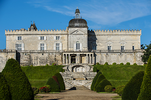 포토 JPG 해외이미지 유럽 문화 여행 건축양식 사람없음 야외 건물 햇빛 여행객 탑 프랑스 성 중세 역사 천연기념물 옛날 해외202004 해외포토 건축물 건축 나라 사람 태양 파일형식 이미지허브