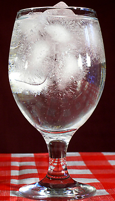 포토 JPG 해외이미지 음료 음식 자연 유리 탁자 서브 요리 사람없음 물 환경 식당 얼음 식사 추위 해외202004 해외포토 자연요소 가구 재질 상점 생태계 파일형식 이미지허브