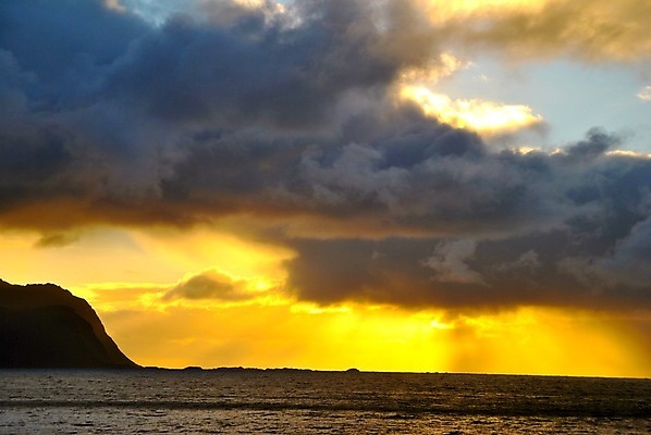 포토 JPG 해외이미지 하늘 전등 노르웨이 해변 사람없음 물 빛 햇빛 일몰 해외202004 해외포토 자연요소 유럽 바다 조명 태양 노을 파일형식 이미지허브