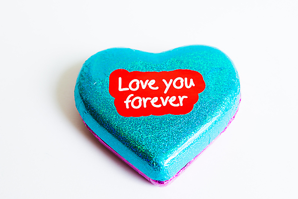 포토 JPG 해외이미지 모양 음식 분홍색 결혼 백그라운드 휴가 디저트 발렌타인데이 사탕 선물 사랑 사람 이벤트 사람없음 장식 빨간색 초록색 파란색 상자 컬러풀 갈색 과자 우주 초콜릿 어둠 금지 흰색 하트 축하 황금 달콤 설탕 뿌리기 심볼 고립 핸드메이드 해외202004 해외포토 감정 컬러 컨셉 모션 데이이벤트 맛 파일형식 이미지허브