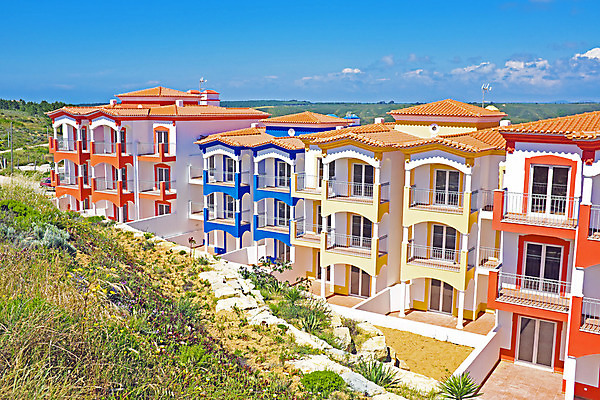 포토 JPG 해외이미지 오렌지 건축양식 자연 주택 사람없음 야외 건물 빨간색 파란색 컬러풀 노란색 시골 포르투갈 해외202004 해외포토 건축물 건축 유럽 컬러 과일 생태계 파일형식 이미지허브