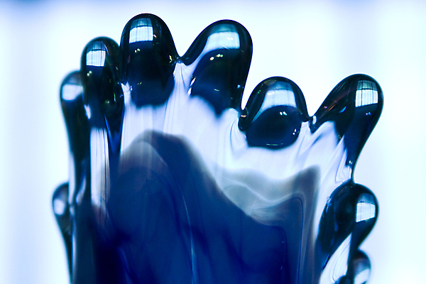 포토 JPG 해외이미지 모양 디자인 백그라운드 가정 유리 추상 미술 사람없음 장식 파란색 꽃병 조끼 항아리 닫기 플라스크 오브젝트 서식 함선 비커 성배 솜씨 스타일 해외202004 해외포토 꽃 컬러 무늬 배_교통 모션 재질 문화예술 실험기구 외투 도자기 파일형식 이미지허브