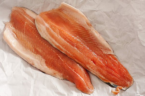 포토 JPG 해외이미지 종이 음식 2 재료 포장 건강 어류 요리 사람없음 자르기 해산물 날것 넘어짐 단백질 생식 송어 정물화 해외202004 해외포토 모션 수중동물 그림 영양소 파일형식 이미지허브