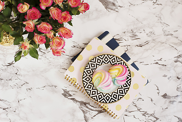 포토 JPG 해외이미지 디자인 여자 꽃 커피 분홍색 꽃다발 백그라운드 컨셉 비즈니스 장신구 탁자 호박 주택 직장 사탕 사람없음 장식 노트북 컴퓨터 컬러풀 사무실 유행 우주 공책 흰색 업무 작업실 황금 플랫 정상 주식 책상 파인애플 위치 블로거 프리랜서 목업 방식 해외202004 해외포토 식물 직업 음료 컬러 가구 채소 과일 회사 문구용품 디저트 사람 건물 금융 전자제품 작업 열대과일 파일형식 이미지허브