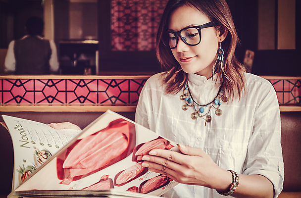 포토 JPG 해외이미지 라이프스타일 손 응시 여자 교육 행복 안경 음식 다이어트 비즈니스 탁자 노동자 건강 사람 앉기 사람없음 책 독서 판매 우주 상점 식당 식사 기다림 선택 몸무게 먹기 기아 배고픔 메뉴 만족 페이지 점심식사 목록 설명서 조작 해외202004 해외포토 직업 시선 잡화 감정 가구 컨셉 모션 생활 신체부위 사회이슈 파일형식 이미지허브