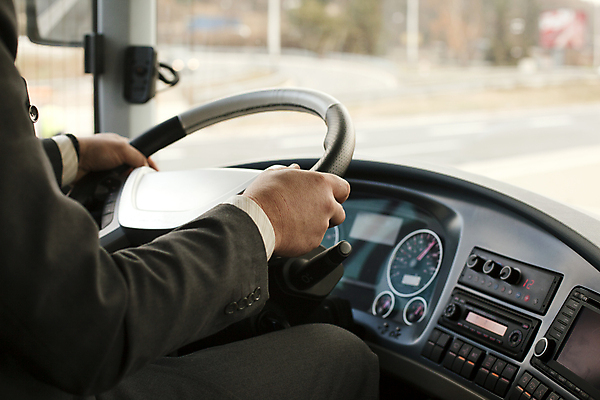 포토 JPG 해외이미지 손 여행 창문 교통시설 버스 실내 사람없음 내부 운전 바퀴 운전사 핸들 계기판 속도계 제어 해외202004 해외포토 직업 육상교통 교통 모션 대중교통 신체부위 시설 파일형식 이미지허브