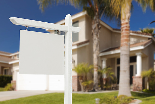 포토 JPG 해외이미지 모션 하늘 성공 부동산 아파트 주택 사람없음 건물 빨간색 금융 판매 세일 문 공백 오픈 재산 구매 사인 기회 리빙 보험 대출 렌탈 분양 진짜 처음 카피스페이스 제의 해외202004 해외포토 건축물 컬러 컨셉 경제 쇼핑 파일형식 이미지허브