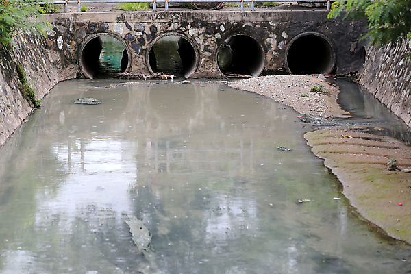 포토 JPG 해외이미지 사람없음 물 도시 수로 수도교 하수 해외202004 해외포토 자연요소 다리_건축물 파일형식 이미지허브