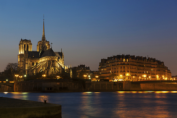 포토 JPG 해외이미지 건축물 건축양식 풍경 사람없음 야외 빛 프랑스 도시 야간 파리_프랑스 노트르담대성당 센강 해외202004 해외포토 자연요소 건축 유럽 강 성당 파일형식 이미지허브