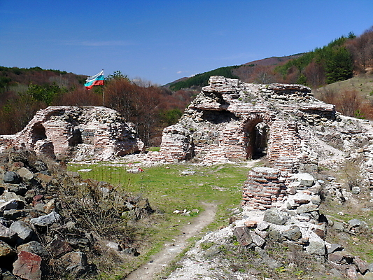 포토 JPG 해외이미지 외관 벽 여행 건축양식 벽돌 산 풍경 사람없음 야외 건물 여름 바위 깃발 거친 성 역사 폐허 싸움 강화 고고학 고체 깨짐 불가리아 옛날 해외202004 해외포토 건축물 계절 교육 건축 컨셉 모션 돌_바위 파일형식 남유럽 이미지허브