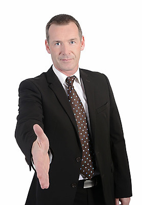 포토 JPG 해외이미지 스튜디오촬영 손 응시 남자 비즈니스 사업가 성공 넥타이 악수 갈색머리 한명 서기 정장 세로 갈색 거래 흰색 축하 인사 비즈니스맨 흰배경 주기 컨설턴트 경영자 긍정 환영 변호사 경영 고립 치프 해외202004 해외포토 직업 1 헤어스타일 시선 잡화 옷 컬러 백그라운드 컨셉 모션 실내 사람 손짓 신체부위 예절 직장인 전문직 상담 리더 파일형식 이미지허브