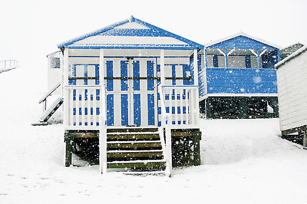 포토 JPG 해외이미지 겨울 사람없음 야외 목재 떨어짐 오두막 언덕 해외202004 해외포토 나무 계절 컨셉 재료 파일형식 이미지허브