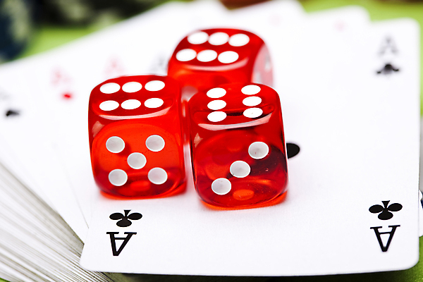 포토 JPG 해외이미지 실내 근접촬영 사람없음 아웃포커스 트럼프 도박 카지노 주사위 겜블 해외202004 해외포토 뷰포인트 촬영기법 내부 놀이용품 파일형식 이미지허브