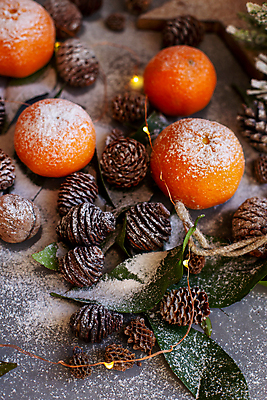 포토 JPG 해외이미지 전통 음식 백그라운드 잎 크리스마스 겨울 다이어트 오렌지 과일 자연 휴가 귤 건강 선물 사람없음 장식 초록색 우주 수확 나뭇가지 축하 소나무 그룹 선택 달콤 정상 연도 흰배경 유기농 아로마 마법 원뿔 내추럴 구성 숙성 채식주의자 많음 카피스페이스 해외202004 해외포토 도형 나무 식물 웰빙 계절 기념일 컬러 컨셉 농업 공백 흰색 맛 생태계 채식 파일형식 이미지허브